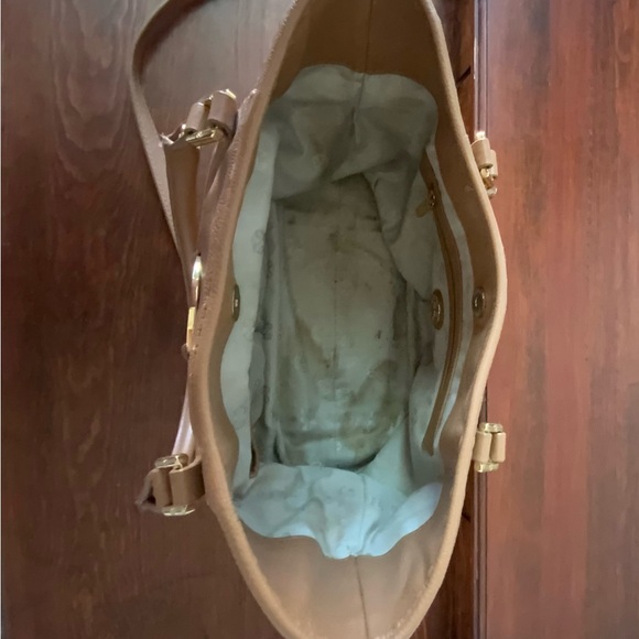 Tory Burch Amanda Hobo Tan Pebbled Leather Handbag Purse - Picture 3 of 5